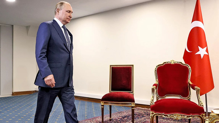 Ο Ερντογάν… έστησε τον Πούτιν – Ο Ρώσος πρόεδρος τον περίμενε όρθιος για περίπου ένα λεπτό